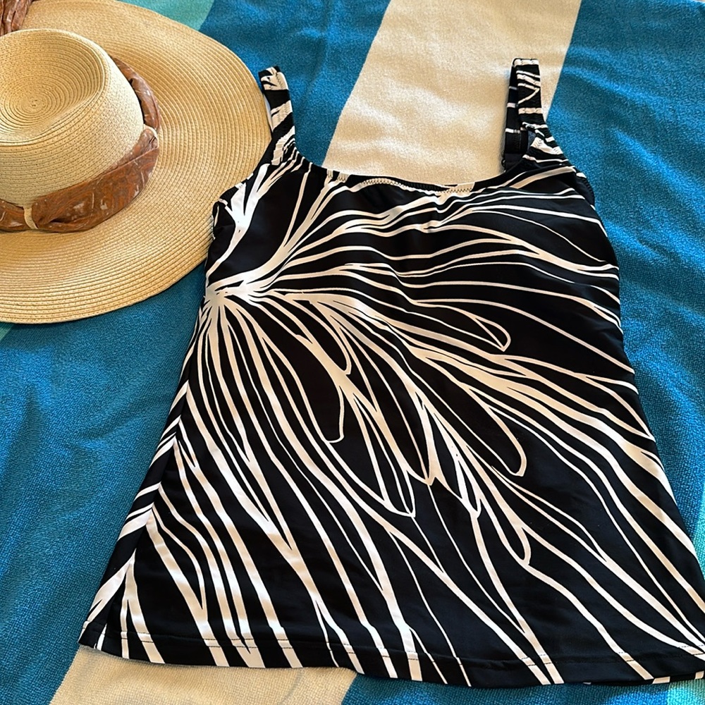 Cute black & white bathing suit top